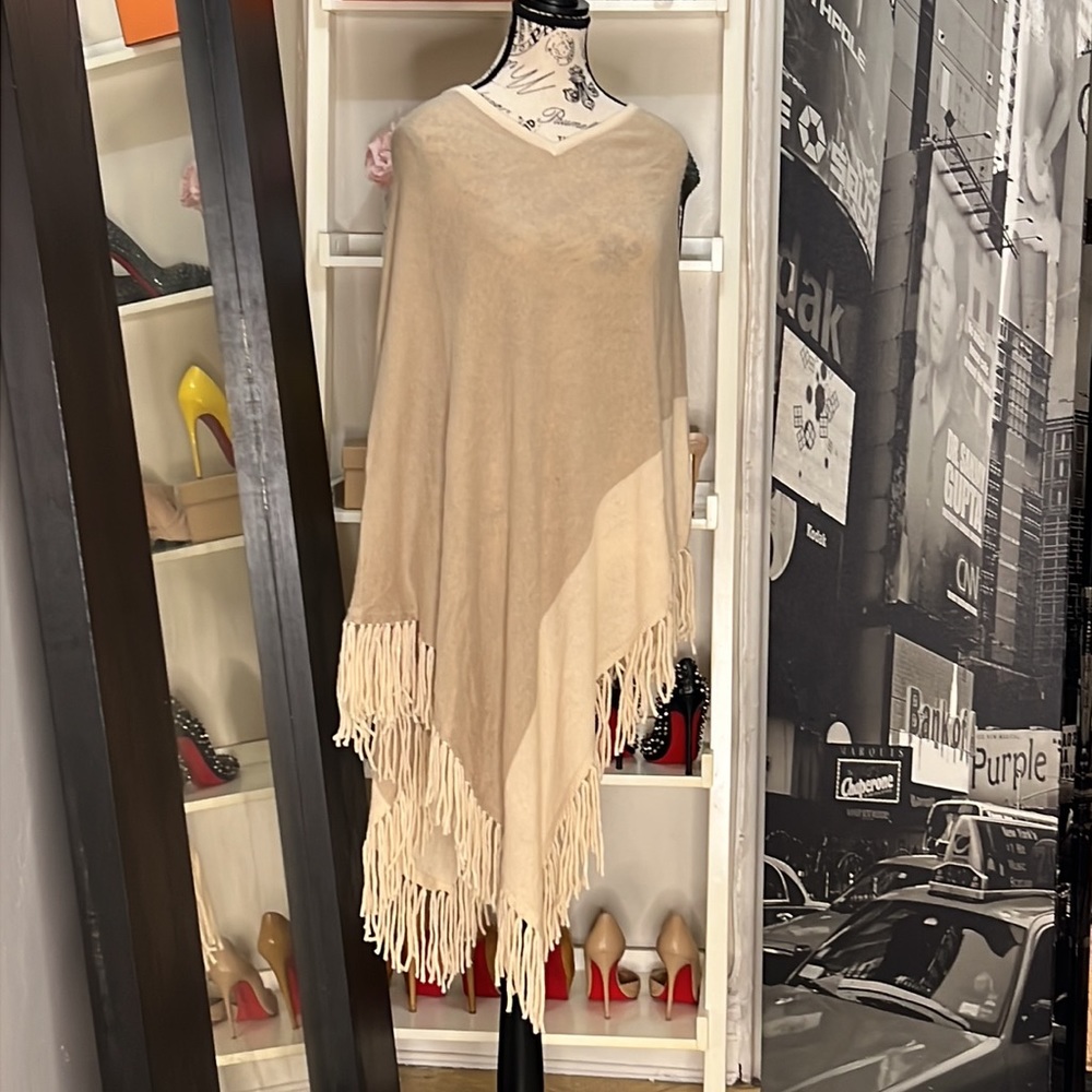 Bicolor Wool Blend Cape w. Fringe - Picture 4 of 5